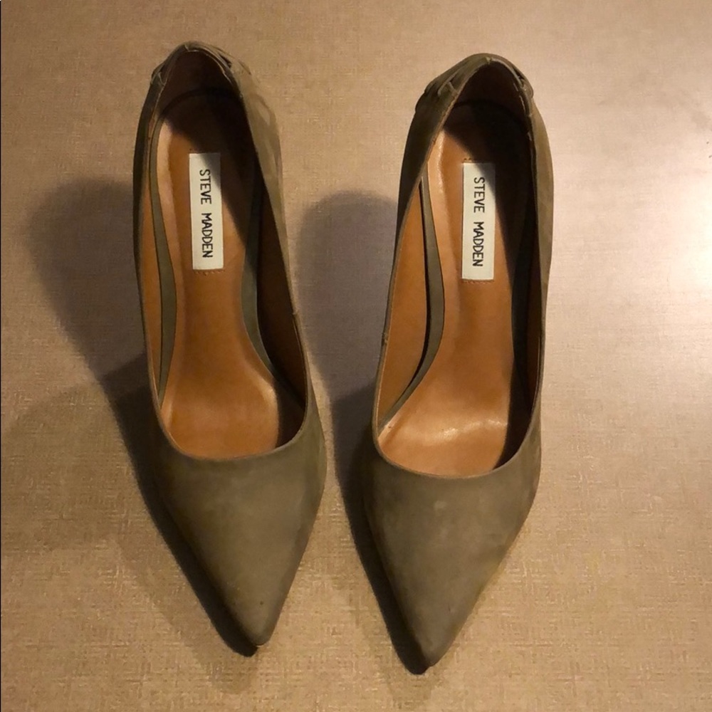 Size 10 woman pump.. forest green color